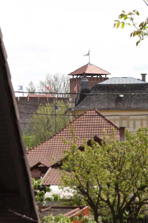 Orosz Apartmanhaz Gyula Exterior foto