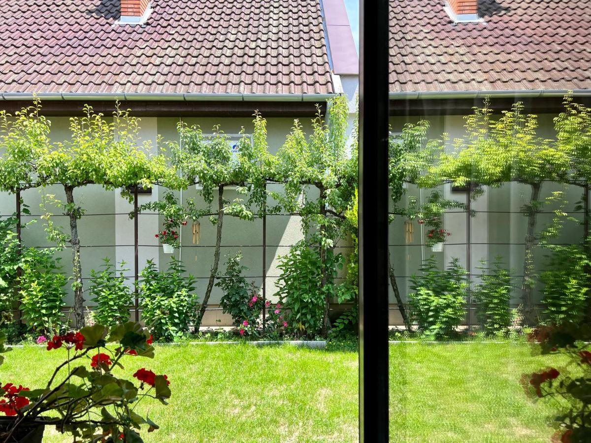 Orosz Apartmanhaz Gyula Exterior foto